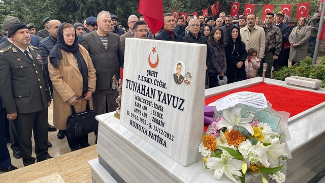 Pençe Kilit kahramanı şehit üsteğmen şehadetinin 3.yılında anıldı
Mudanya'daki anma törenine şehidin komutanı Tatvan 10.Komando Tugay Komutanı Tuğgeneral Tahir Kılıç da katıldı