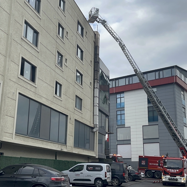 Restoranda yangın çıktı, otelde kalanlar tahliye edildi