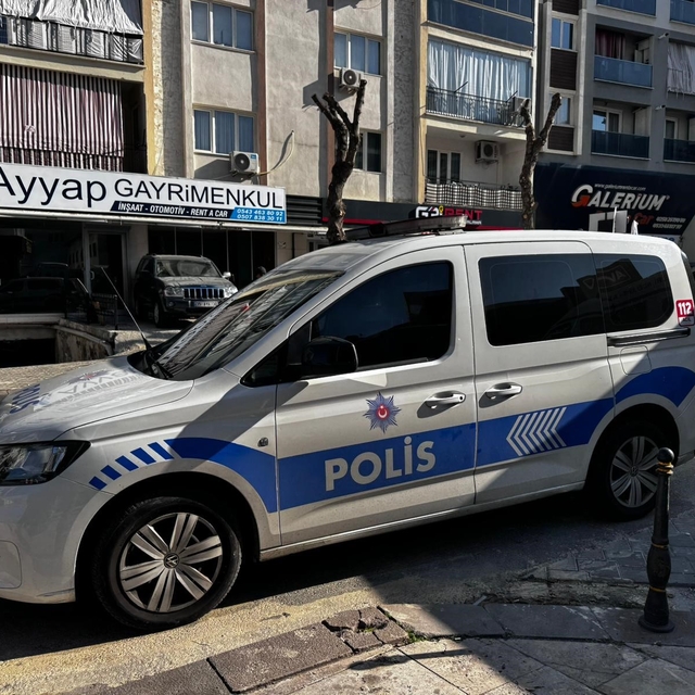 Apartmanın çatısından düşen genç hayatını kaybetti