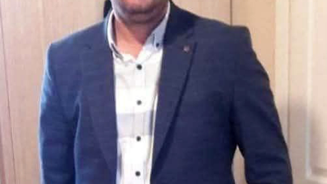 Otomobiliyle yön levhası direğine çapan muhtar öldü