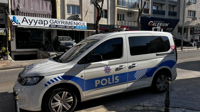 Apartmanın çatısından düşen genç hayatını kaybetti