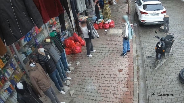 Iğdır'da giyim mağazasından çocukların hırsızlığı kamerada