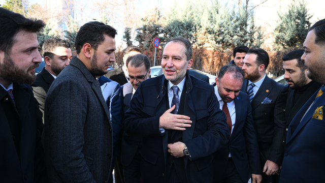 Yeniden Refah Partisi Genel Başkanı Erbakan, İl Başkanları Toplantısı öncesi açıklamalarda bulundu