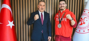 Müdür Yığmatepe, dünya ikincisi milli sporcuyu ağırladı