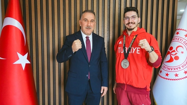 Müdür Yığmatepe, dünya ikincisi milli sporcuyu ağırladı