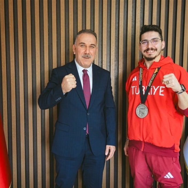 Müdür Yığmatepe, dünya ikincisi milli sporcuyu ağırladı