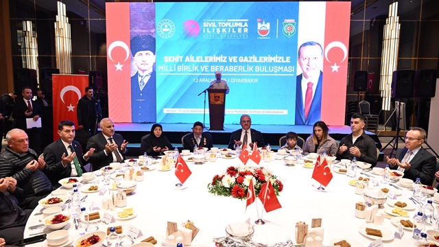 Diyarbakır'da "Şehit Ailelerimiz ve Gazilerimizle Birlik ve Beraberlik Buluşması" programı yapıldı