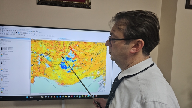 Uzmanından endişelendiren açıklama; Bursa ve Konya Ovaları çöküyor
BEUN Harita Mühendisliği Bölümü Öğretim Üyesi Prof. Dr. Şenol Hakan Kutoğlu:
"Hem yeraltı su durumunun azalması hem de bölgedeki fay hareketlerinin tetiklemiş olduğu bir durum"
"Dikkate alınması gereken kent planlamasında dikkate alınması gerekiyor"