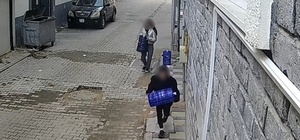 Eskişehir'de 2 çocuk apartman önündeki damacanaları çaldı