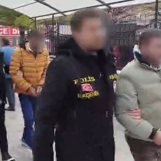 Kilitli motosikleti çalan 2 şüpheli yakalandı