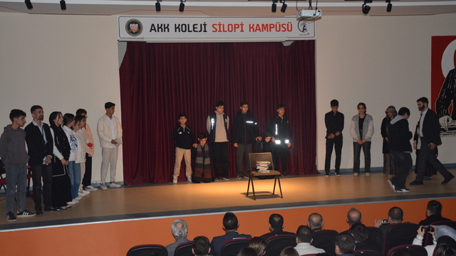 Silopi'de "Boş Sandalye" adlı oyun sahnelendi