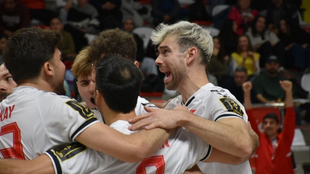 Voleybol: SMS Grup Efeler Ligi