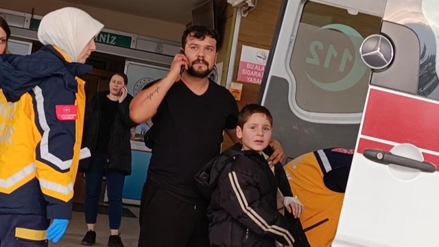 Bursa'da nacakla oynayan çocuğun parmağı kopma noktasına geldi