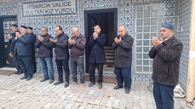 Hisarcık'ta umre kafilesi dualarla uğurlandı