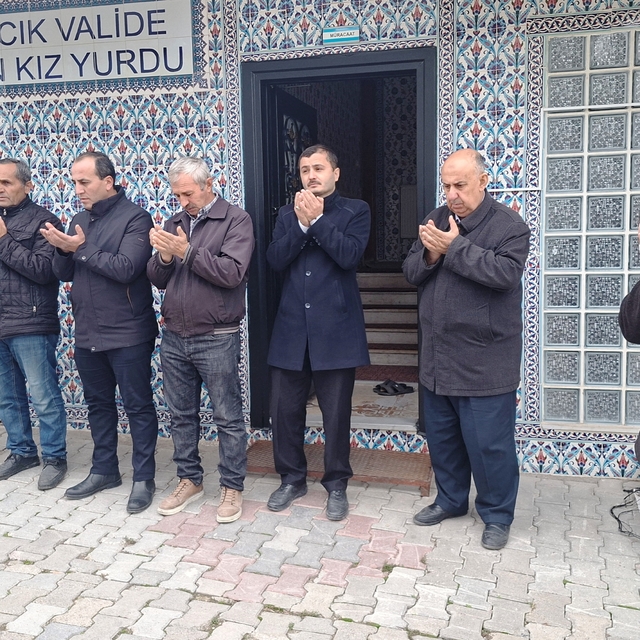 Hisarcık'ta umre kafilesi dualarla uğurlandı