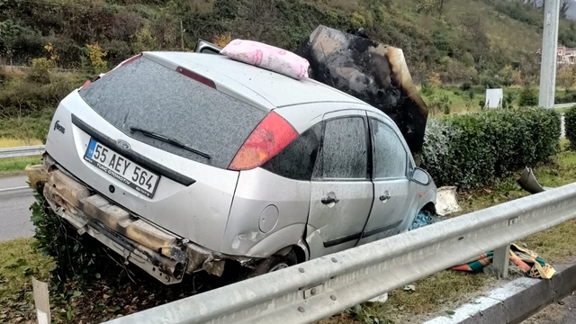 Giresun'da bariyerlere çarpan otomobilin sürücüsü yaralandı