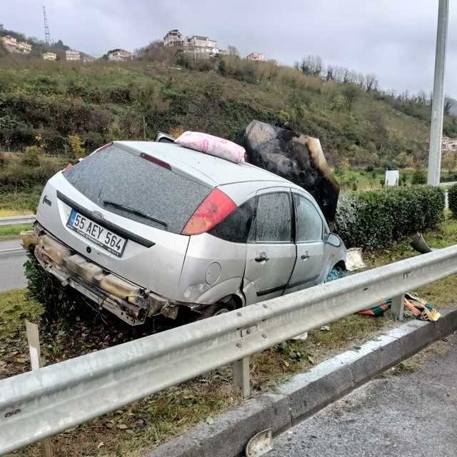 Giresun'da bariyerlere çarpan otomobilin sürücüsü yaralandı