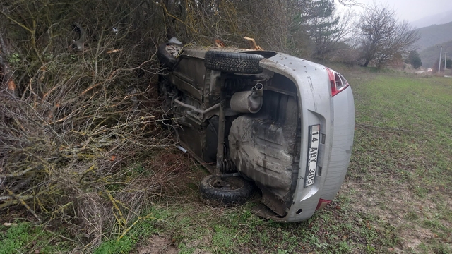 Bolu'da takla atan otomobil metrelerce sürüklendi