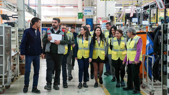 Karsan'dan meslek liselerindeki kız öğrencileri iş hayatına hazırlayacak hamle
