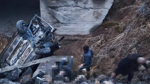 Sivas'ta otomobil menfeze devrildi; 1 ölü, 2 yaralı