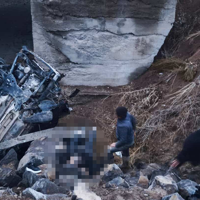 Sivas'ta otomobil menfeze devrildi; 1 ölü, 2 yaralı