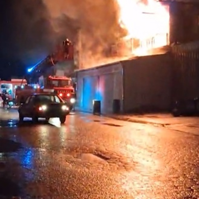 Nalbur dükkanında çıkan yangın söndürüldü