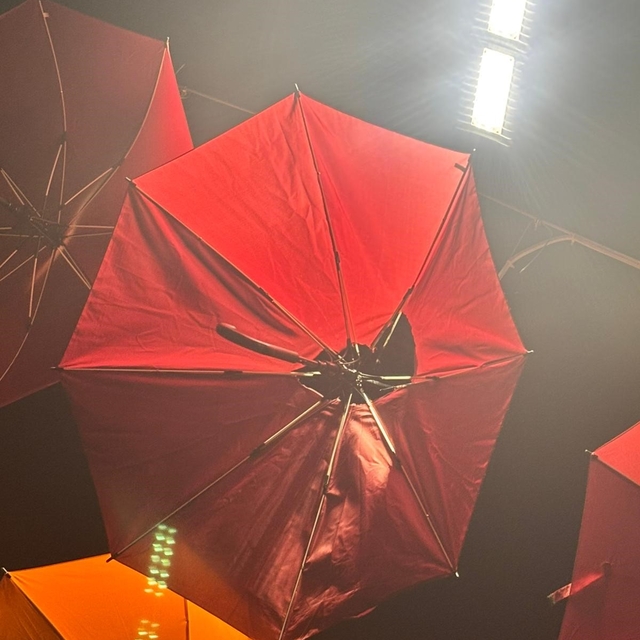 Elektrik kaçağı şemsiyeyi yaktı