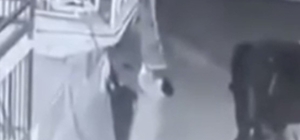 Balkondaki halıyı çaldı