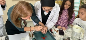 Ebru sanatı ile fizik öğreniyorlar