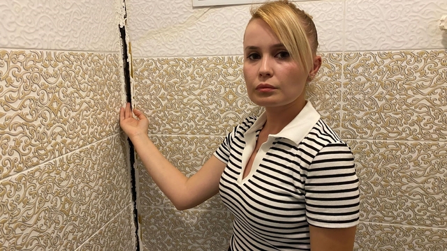 Çatlaklar oluşan evde diken üstünde hayat
"Ölüm korkusuyla yatıp kalkıyoruz"
Apartman sakinlerinin müteahhide karşı açtığı davada yargı süreci devam ederken dördüncü kez keşif yapıldı