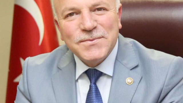 Erzurum'daki "Geri Dönüşüm Temalı Otobüs Durağı" projesi ilgi odağı
Başkan Sekmen: "Her adımı, her projeyi, her yeniliği vatandaşımız için üretiyor"