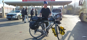 Umre için bisikletle yola çıktı, 3 bin 450 kilometre pedal çevirip Medine'ye ulaştı