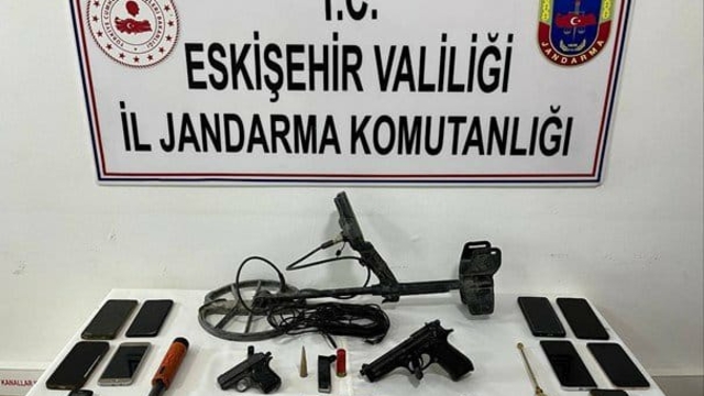 Eskişehir'de izinsiz kazı operasyonunda 10 şüpheli yakalandı