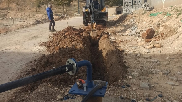 Mardin'de bazı bölgelerin su ihtiyacı açılan sondaj kuyusuyla karşılandı