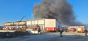Denizli'de fabrika deposunda çıkan yangın söndürüldü