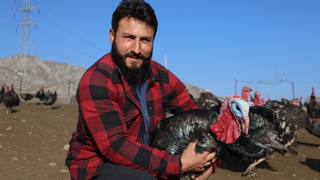 Yurtdışından dönüp, memleketine çiftlik kurdu
Yurtdışında çalıştı, yatırımını memleketine yaptı
