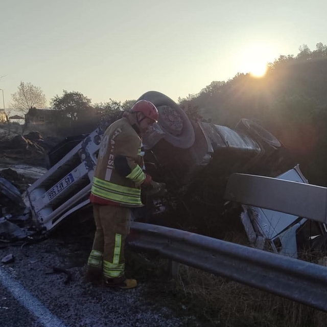 Tır kontrolden çıktı: 1 yaralı