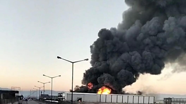 Denizli'de filtre sistemi üretilen fabrikada yangın