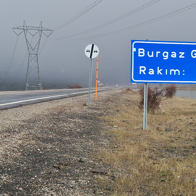 Karayolları ekipleri sürücüleri sis nedeniyle uyardı