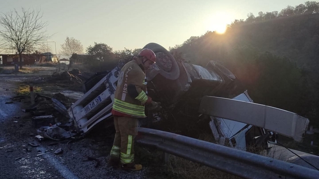 Tır kontrolden çıktı: 1 yaralı