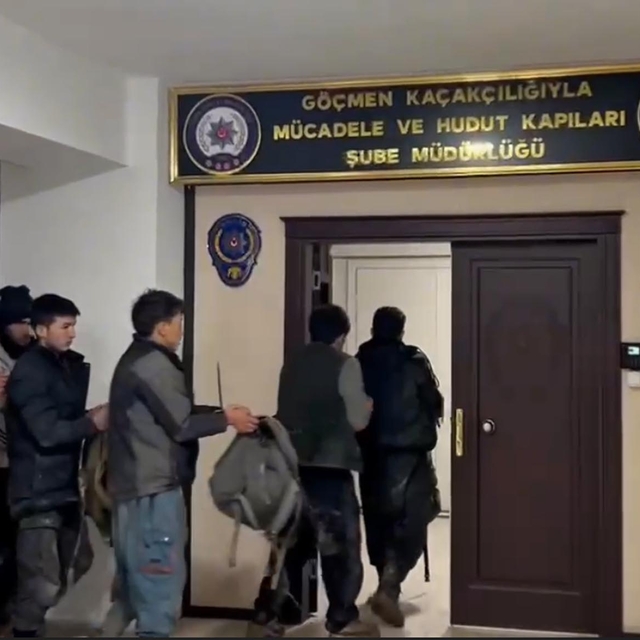 Iğdır'da 11 kaçak göçmen ve 3 organizatör yakalandı