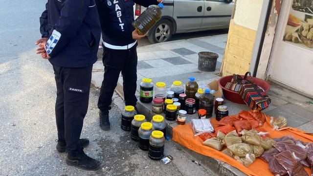 Başkan Zencirci: "Kurallara uymayana müsamaha yok"
Germencik'te pazar yerlerinde sıkı gıda denetimi