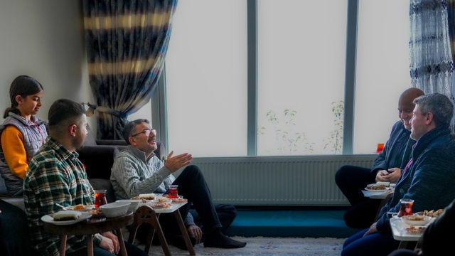 Vali Ali Çelik'ten Şehit Er Halit Tatlı'nın ailesine ziyaret