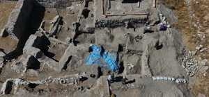 Anadolu'da 4 bin 500 yıl önce meyveler kurutularak yenmiş
Anadolu'da nadir rastlanan kızılcık kurutması bulundu