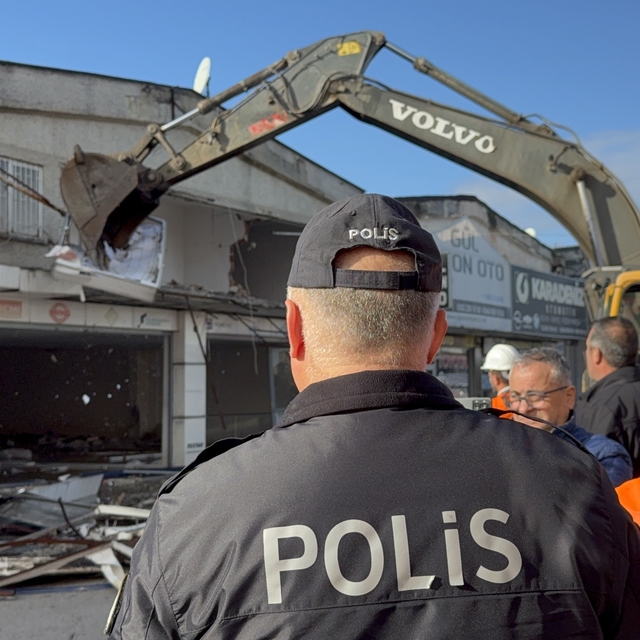 Gülsan Sanayi Sitesi'nde ilk yıkım  başladı