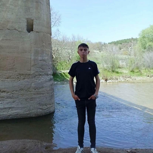 Devrilen traktörün sürücüsü Emre öldü