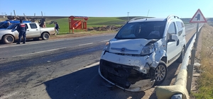 Diyarbakır'da otomobil ile hafif ticari aracın çarpıştığı kazada 4 kişi yaralandı