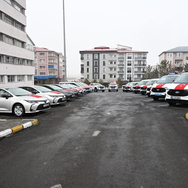 Ardahan'da emniyete tahsis edilen 20 yeni araç törenle hizmete alındı