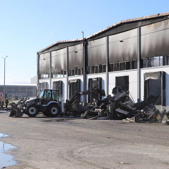 Denizli'de filtre sistemi üretilen fabrikada yangın (2)