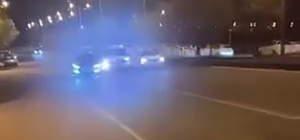 Yolu çekerken kaza anını kaydettiler